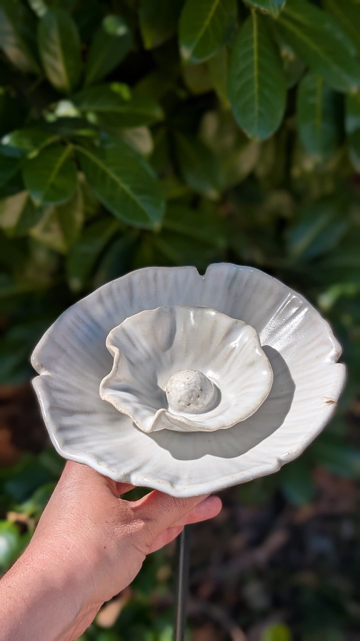 Grande Fleur abreuvoir pour oiseaux & pollinisateurs — Céramique artisanale - SUR COMMANDE