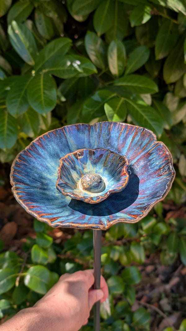 Grande Fleur abreuvoir pour oiseaux & pollinisateurs — Céramique artisanale - SUR COMMANDE