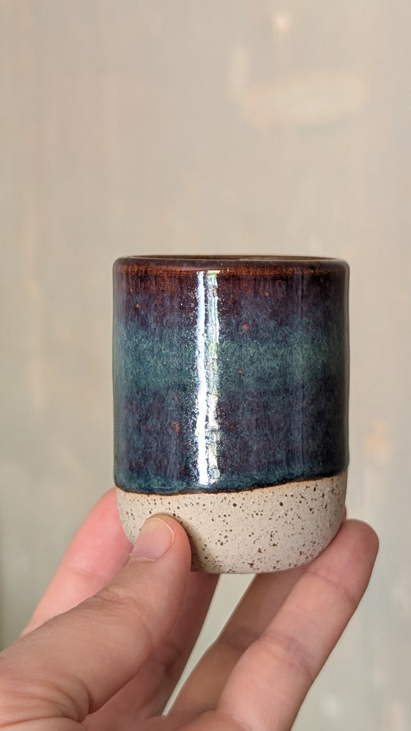 Tasse expresso en grès pyrité - émail bleu
